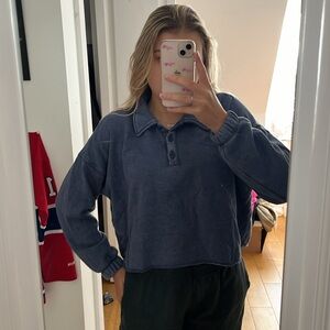 Aerie S dark blue cropped sweater.
